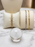 Elegant gold bracelet