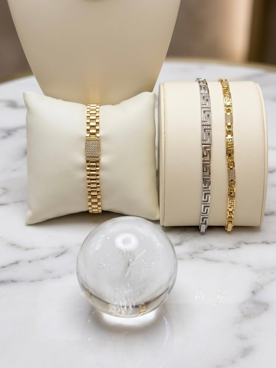 Elegant gold bracelet